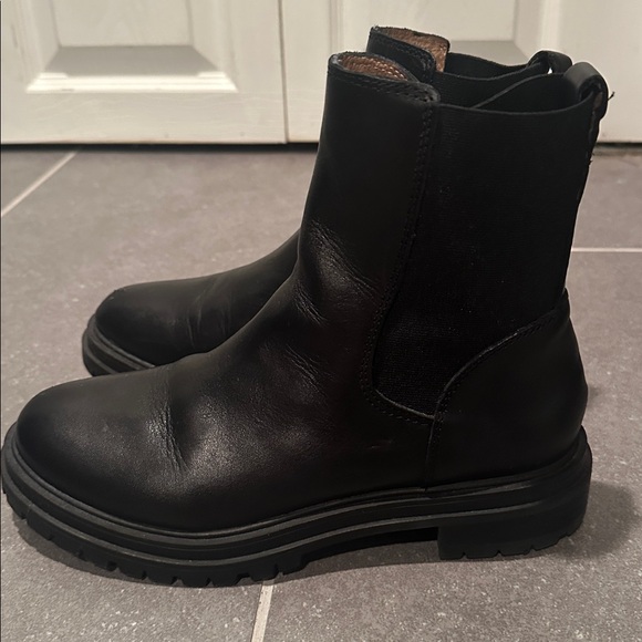 Madewell Chelsea Leather Boots - Picture 5 of 8